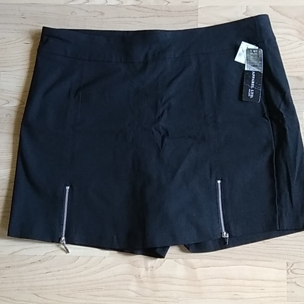 Black Golf Tennis Skort  with Front Zip Accents